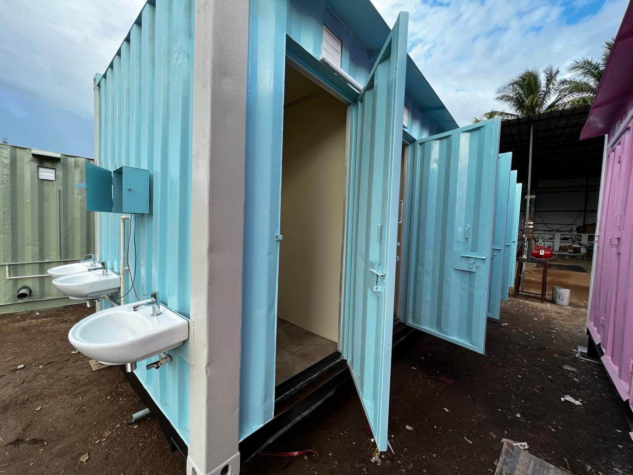 20ft x 8ft Toilet container – shipping container