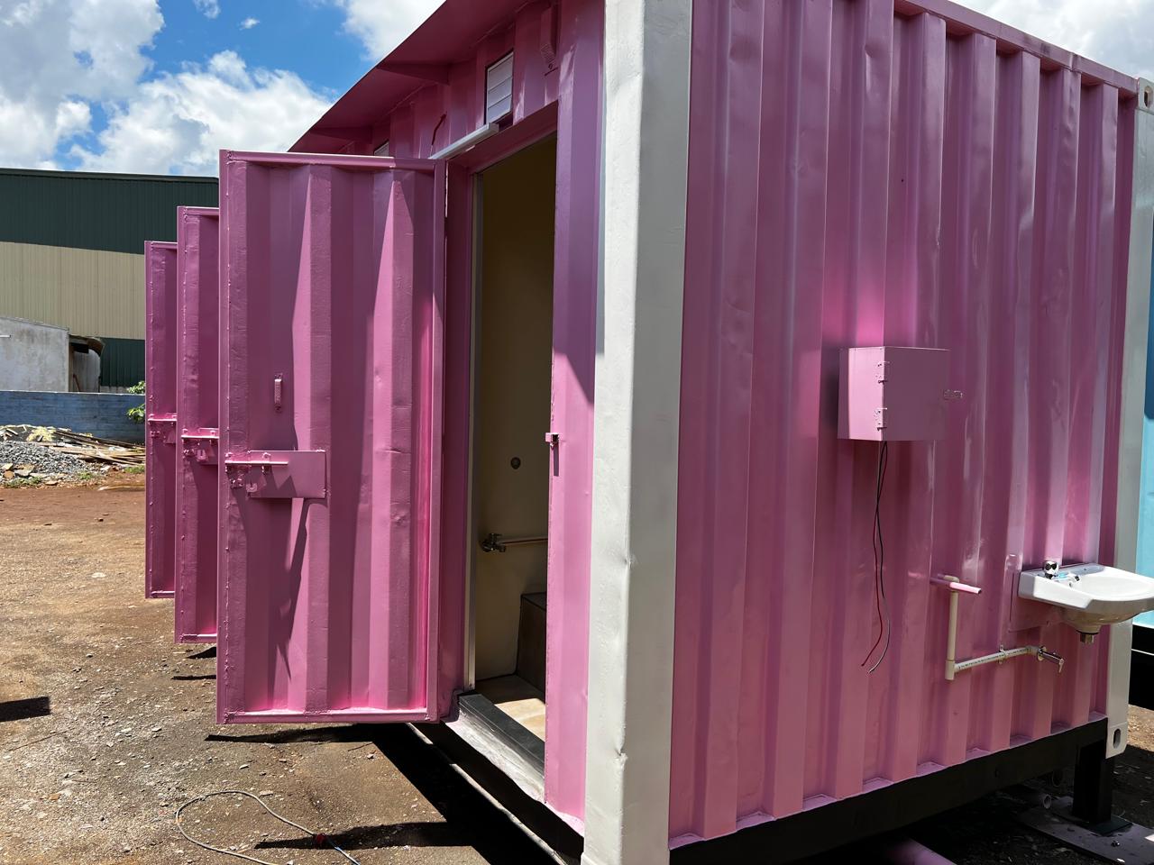 SHIPPING CONTAINER\PUBLIC TOILET 20FT X 8 FT