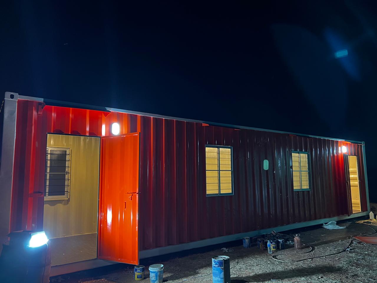 40ft x 8ft labour accomodation – shipping container