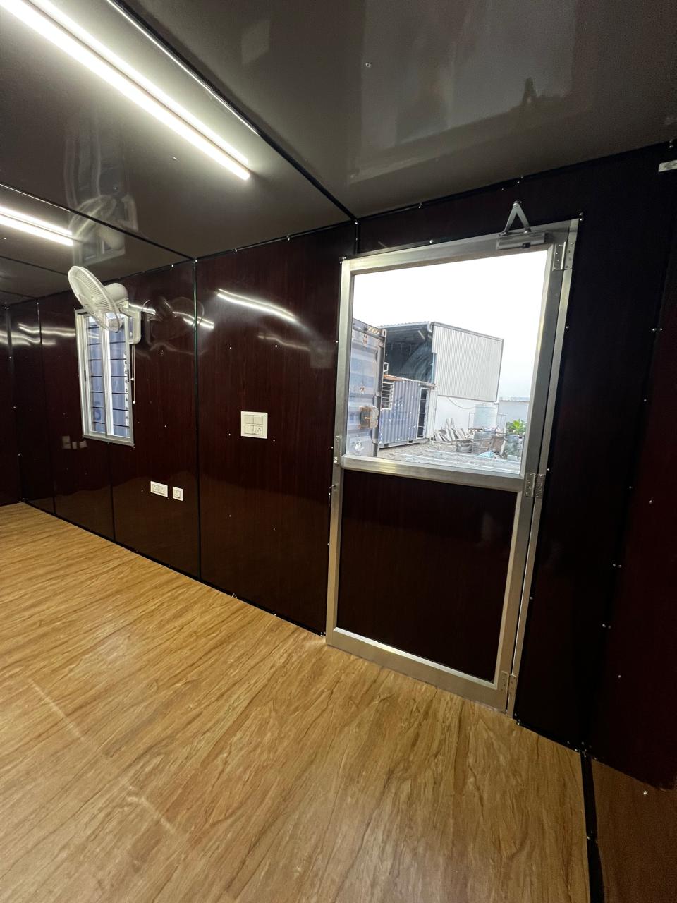 20ftx8ft office space with vinyl-shipping container